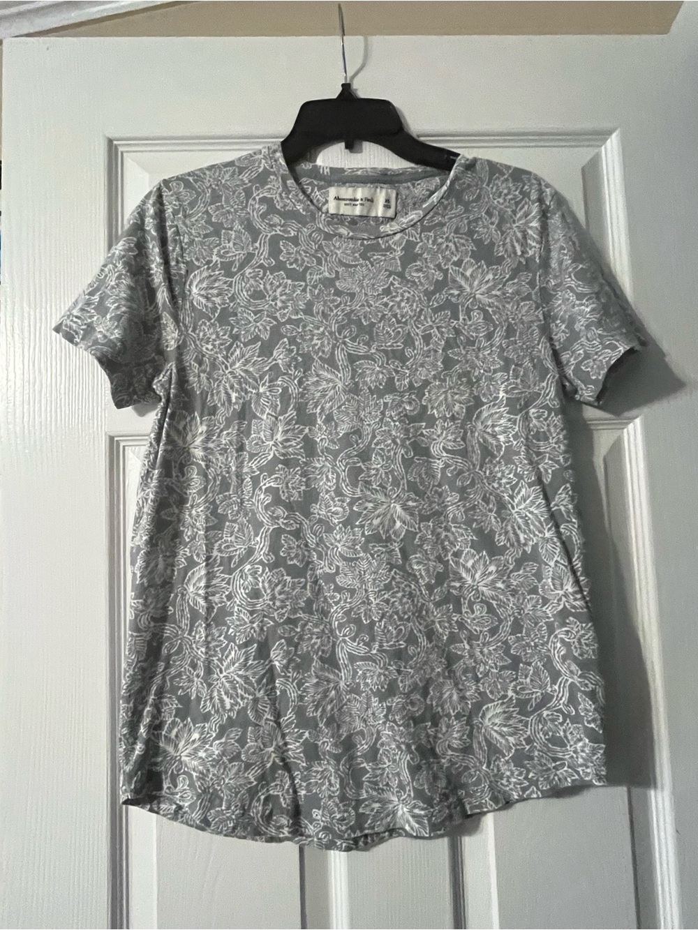 Abercrombie & Fitch Gray Floral Short Sleeve Tee Womens XS